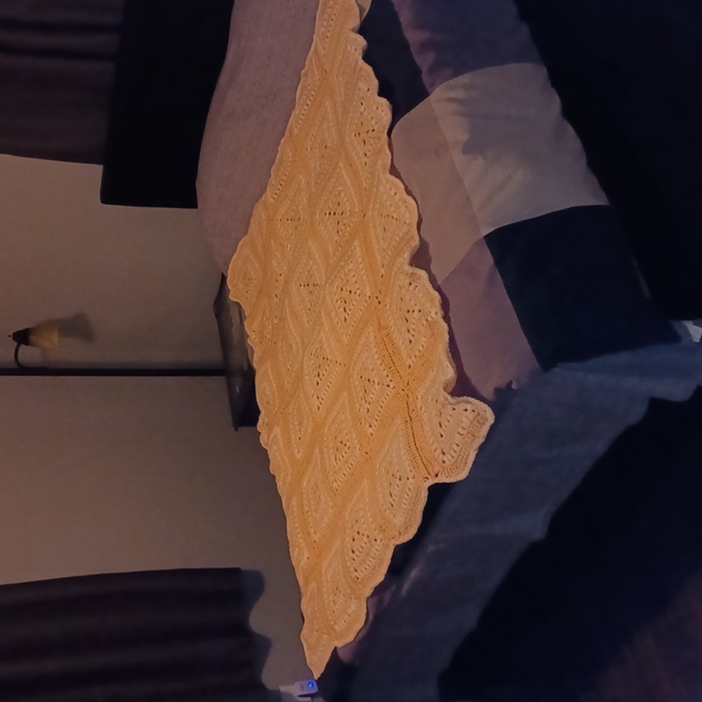 Crochet throw 52"x59" peach and white